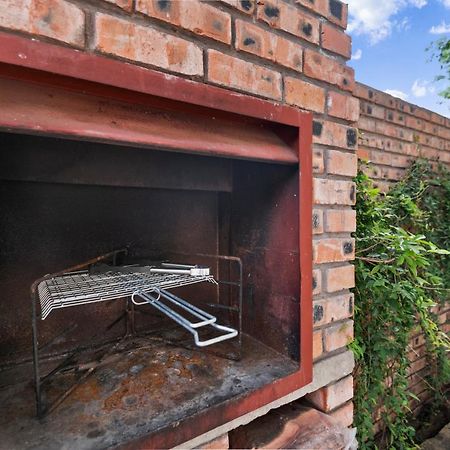 De Akker Guest House Bloemfontein Dış mekan fotoğraf
