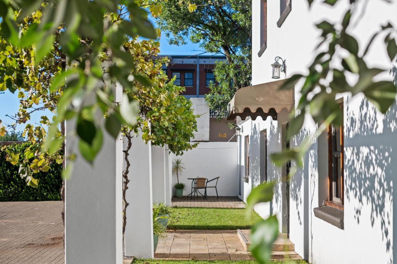 De Akker Guest House Bloemfontein Dış mekan fotoğraf