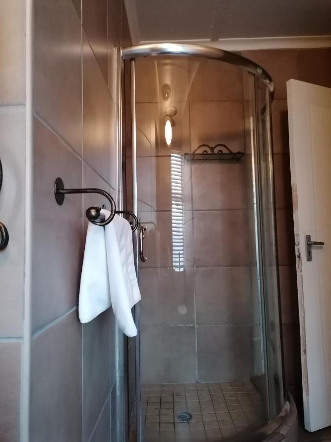 De Akker Guest House Bloemfontein Dış mekan fotoğraf